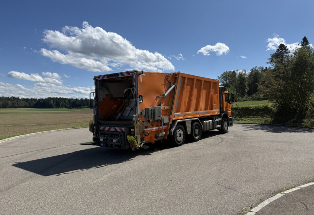 2012 Mercedes-Benz Axor 1833 6x2 Ochsner