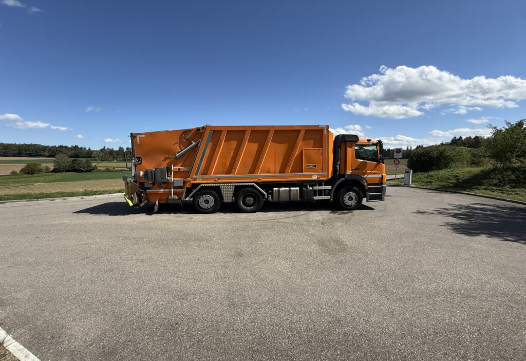 2012 Mercedes-Benz Axor 1833 6x2 Ochsner