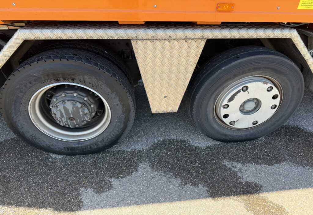 2012 Mercedes-Benz Axor 1833 6x2 Ochsner