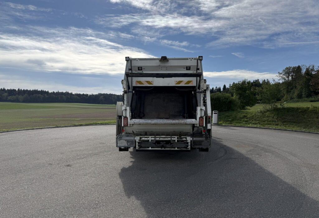 2016 DAF CF 370 6x2 Kehrichtwagen