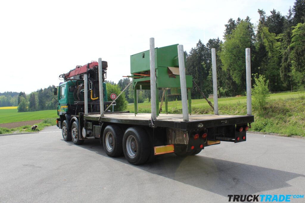 MAN 35.372 VF 8x4 Brücke mit Holzkran