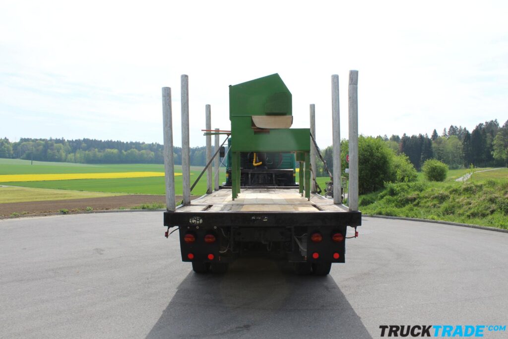 MAN 35.372 VF 8x4 Brücke mit Holzkran
