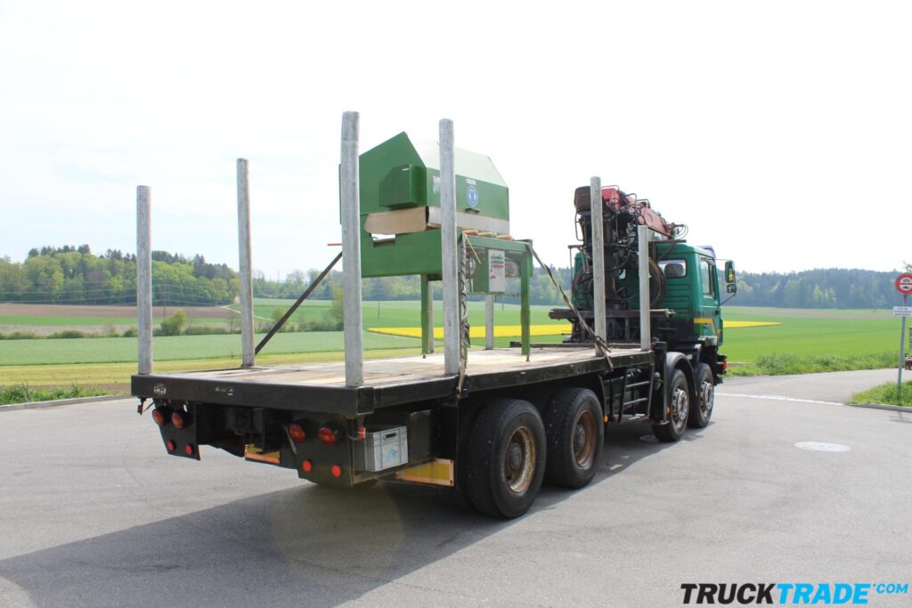 MAN 35.372 VF 8x4 Brücke mit Holzkran