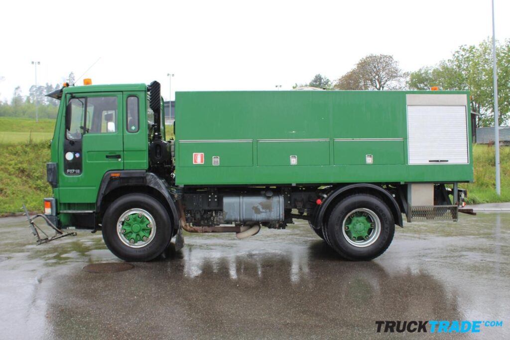 Volvo FS7 4x2 Strassenreinigungsmaschine