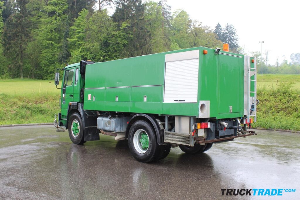 Volvo FS7 4x2 Strassenreinigungsmaschine