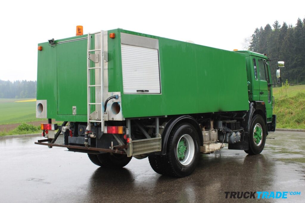 Volvo FS7 4x2 Strassenreinigungsmaschine