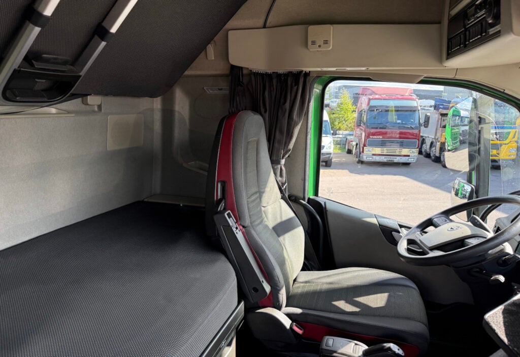 2017 Volvo FH-460 6x2R Plane/HB