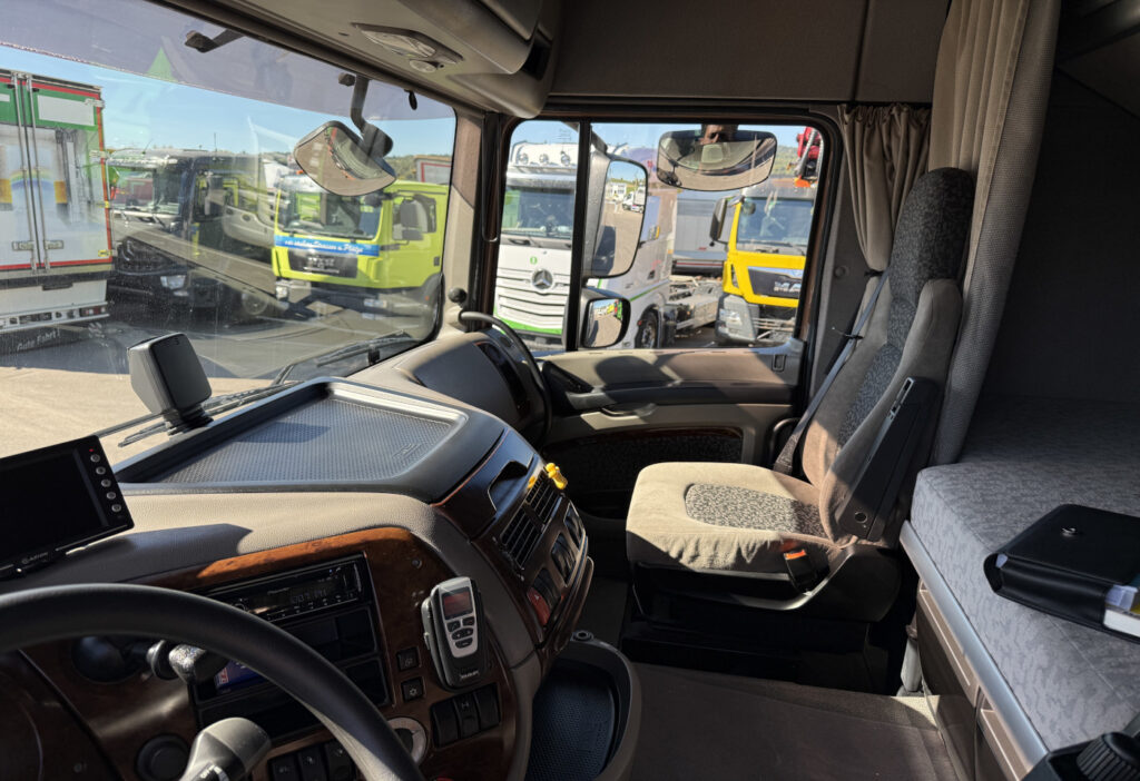 2010 DAF XF 105.410 4x2 Plane/HB