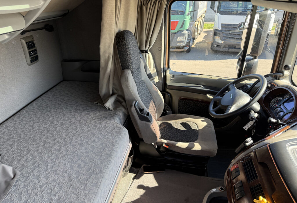 2010 DAF XF 105.410 4x2 Plane/HB
