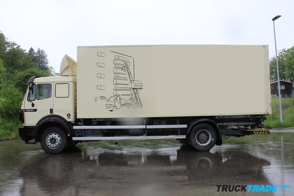 Mercedes-Benz SK 1831L 4x2 BDF mit Kasten
