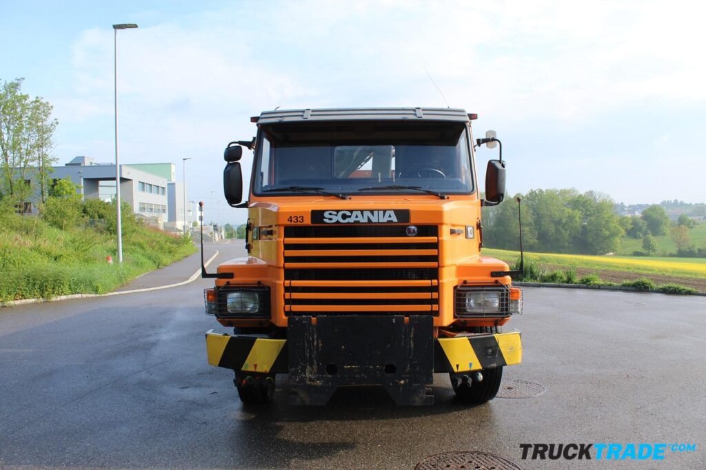 Scania T113 6x2 Seilgerät mit Kran