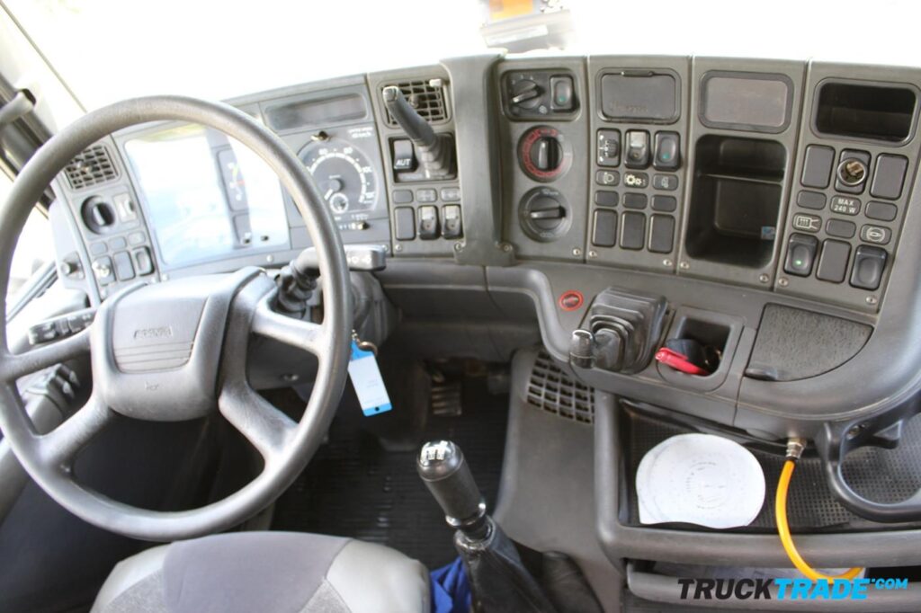 Scania R124 CB 8x4 HZ 3-Seitenkipper