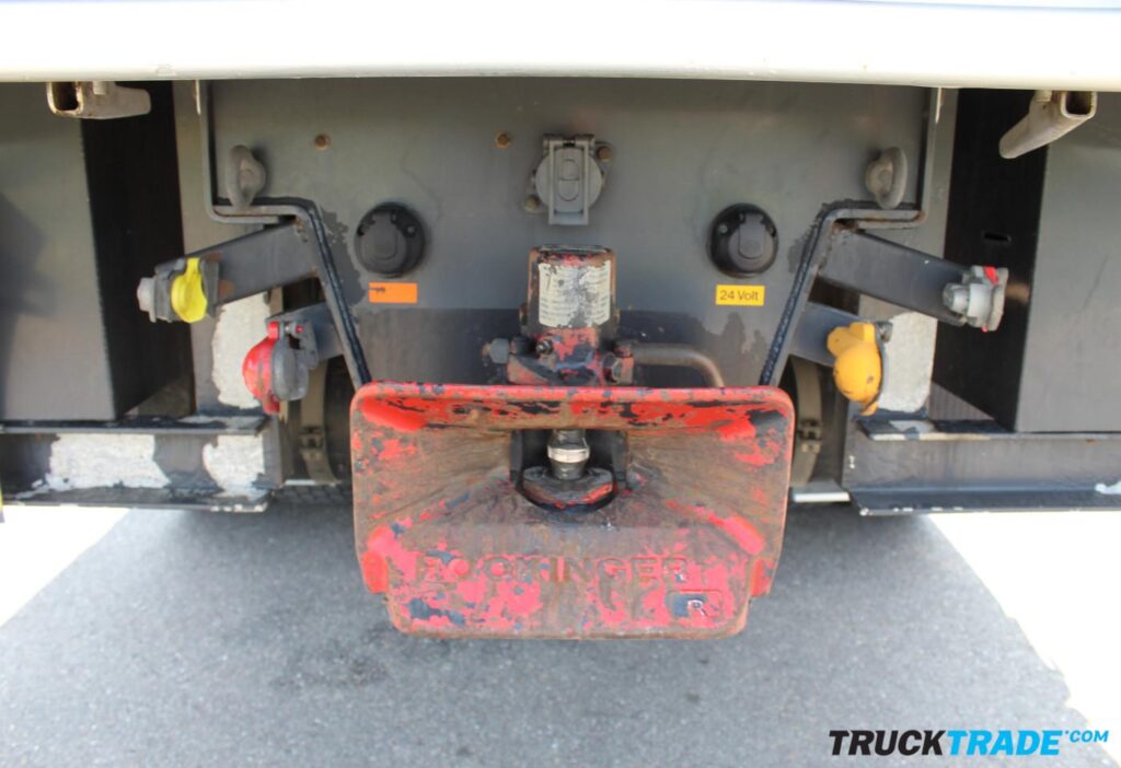 Mercedes-Benz 1838 A Brücke mit Kran