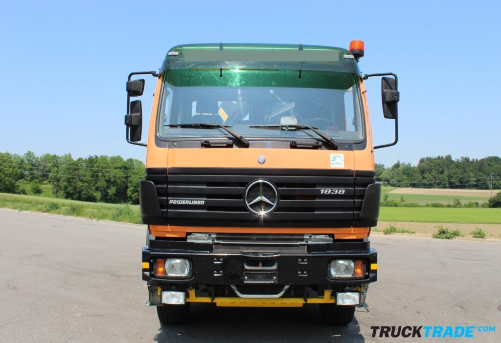 Mercedes-Benz 1838 A Brücke mit Kran