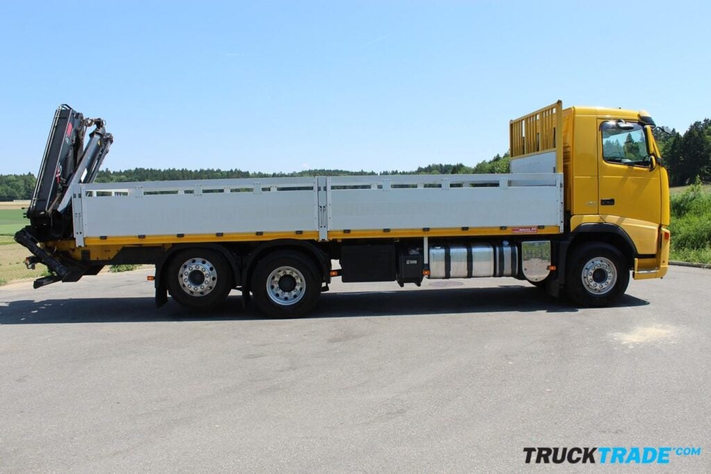 Volvo FH-400 6x2R Brücke mit Kran