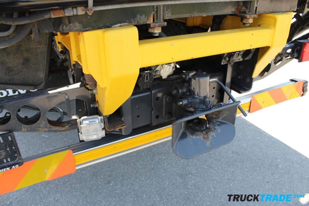 Volvo FH-400 6x2R Brücke mit Kran